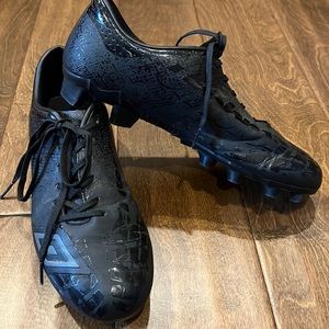 Black Umbro Soccer cleats Men’s size 8